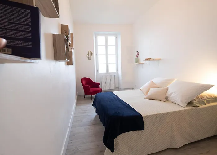 Belvedere De Montmiral * Castelnau-de-Montmiral