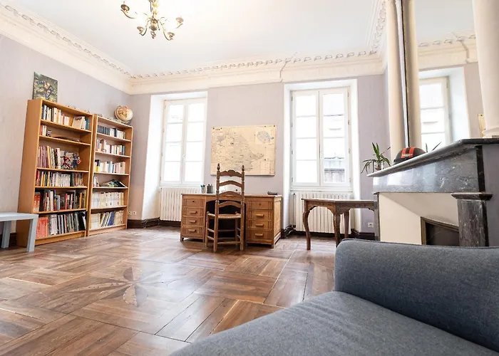 Belvedere De Montmiral * Castelnau-de-Montmiral